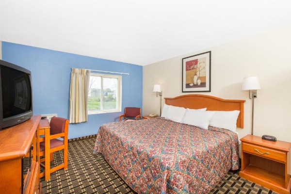 Days Inn by Wyndham Effingham image 13