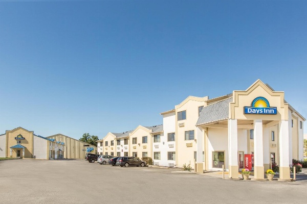 Days Inn by Wyndham Effingham image 2