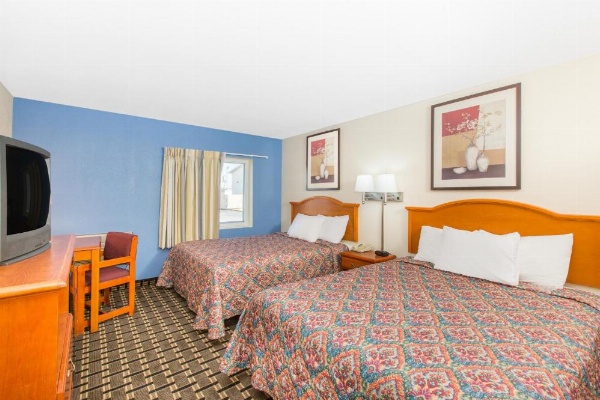 Days Inn by Wyndham Effingham image 9